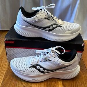 Saucony White and Black Ride 16 Running Shoes - BRAND NEW!